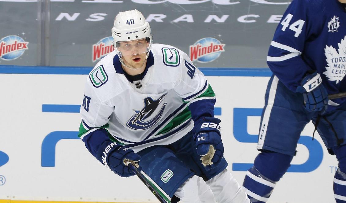 Elias Pettersson har snabbt etablerat sig som en av de bästa centrarna i NHL. Inför årets säsong har han kommit överens med sin klubb Vancouver Canucks om ett nytt treårskontrakt värt 7,35 miljoner dollar per säsong. Foto: Claus Andersen/Getty Images