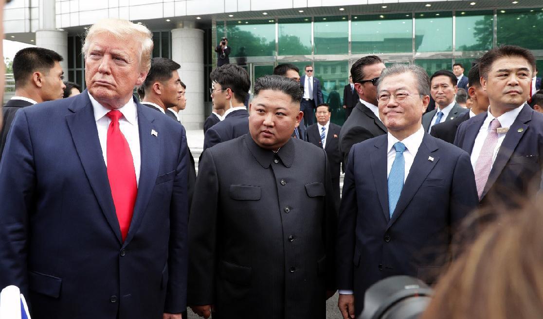 USA:s dåvarande president Donald Trump med Nordkoreas ledare Kim Jong-un och Sydkoreas president Moon Jae-in i den demilitariserade zonen 2019. Foto: Handout/Dong-A Ilbo via Getty ImagesD
