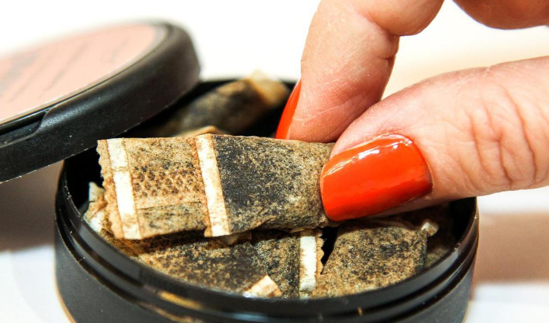 Snus ska slängas i papperskorgen eller soppåsen inte på gatan eller i toaletten. Foto: Jimmie Hjärtström/Pixabay