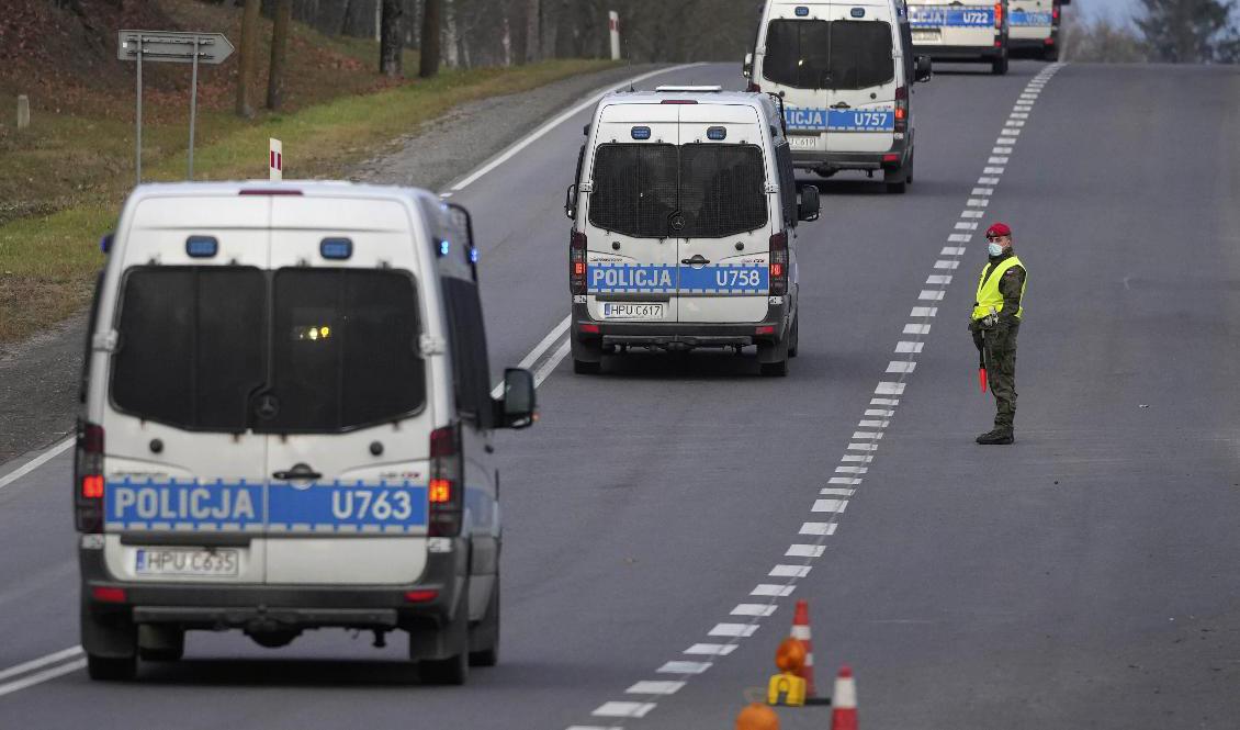 Polsk polis nära gränsen till Belarus. Foto: Matthias Schrader/AP/TT