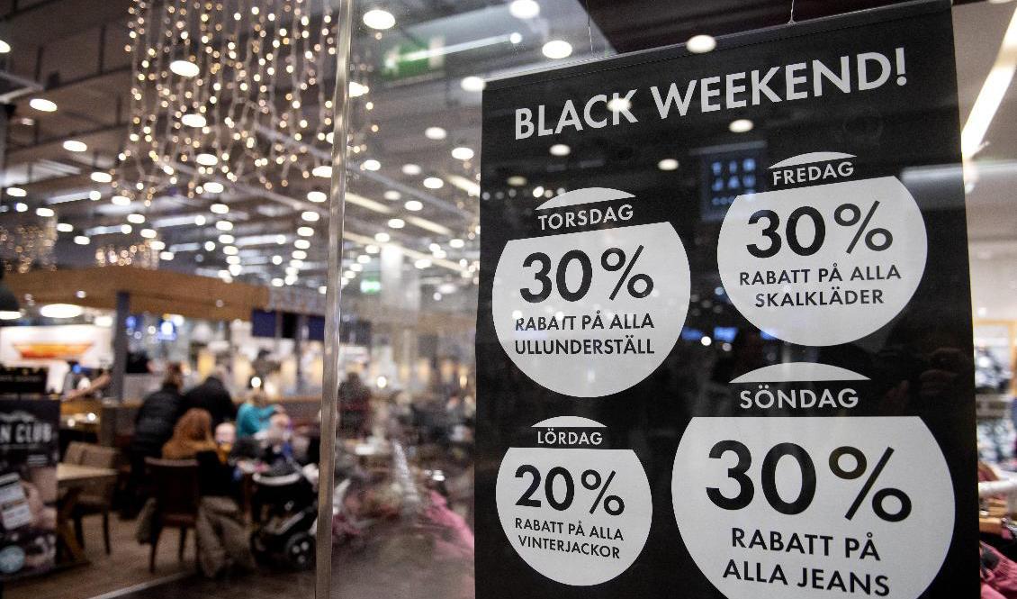 Black Friday, Black Week, Black Weekend. Reorna står som spön i backen. Men allt är inte guld som glimmar. Arkivbild. Foto: Jessica Gow/TT