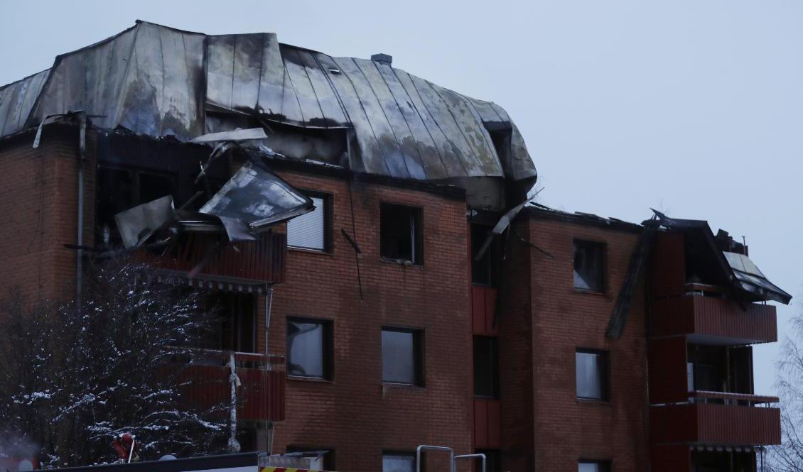 Branden är släckt, men skadorna är omfattande efter branden i Ånge. Foto: Mats Andersson/TT