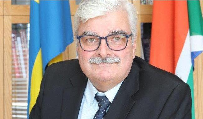 Håkan Juholt uppmanar svenskar på semester i Sydafrika att lämna landet. Foto: Svenska ambassaden i Sydafrika/TT