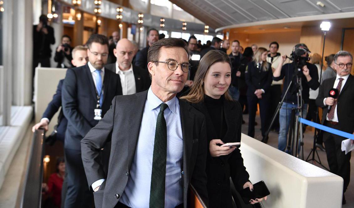 Moderaternas partiledare Ulf Kristersson (M) anländer till statsministeromröstningen i riksdagen. Foto: Jessica Gow/TT