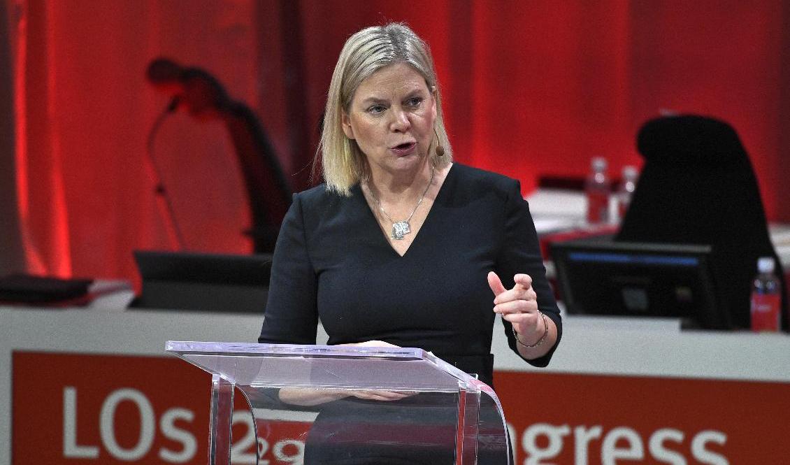 Statsminister Magdalena Andersson håller tal på LO:s pågående kongress i Folkets Hus i Stockholm. Foto: Claudio Bresciani/TT
