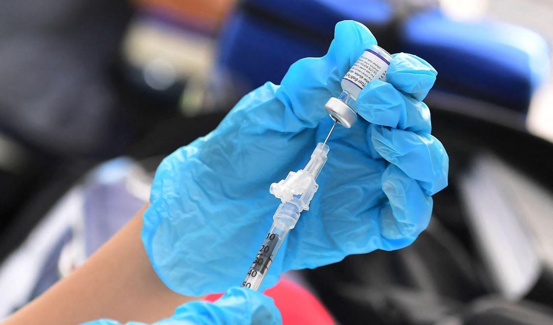 Svenska läkare och forskare anser att misstanken om forskningsfusk kullkastar förtroendet för Pfizer, som är ansvariga för testningen av vaccinet. Foto: Frederic J. Brown/AFP via Getty Images