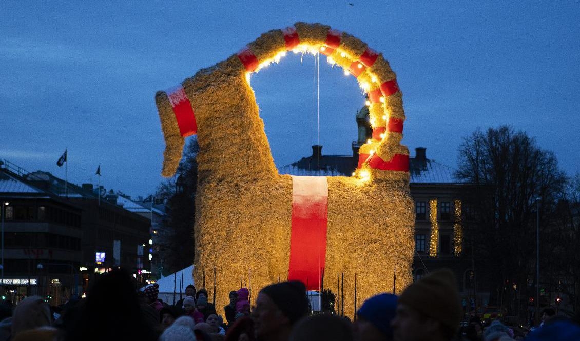 Så här såg årets version av Gävlebocken ut när den invigdes första advent. Foto: Mats Åstrand/TT
