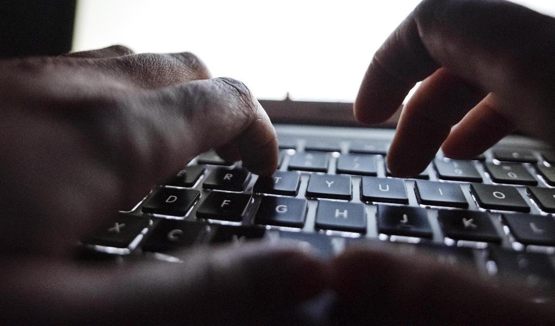 Decemberlönerna ser ut att bli rätt för personalen i Kalix kommun, men det saknas prognos för när systemen kan vara igång igen efter attacken. Arkivbild. Foto: Naina Helén Jåma/TT