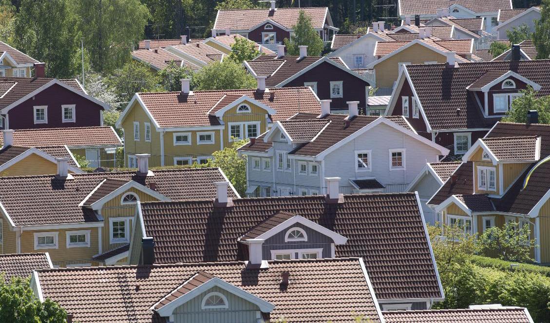 Bostadspriserna, särskilt huspriserna, sjunker i nästan hela landet. Arkivbild. Foto: Fredrik Sandberg/TT