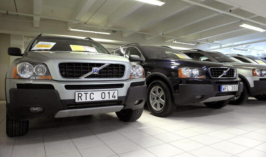 Begagnade bilar i en bilhall. Arkivbild. Foto: Janerik Henriksson/TT