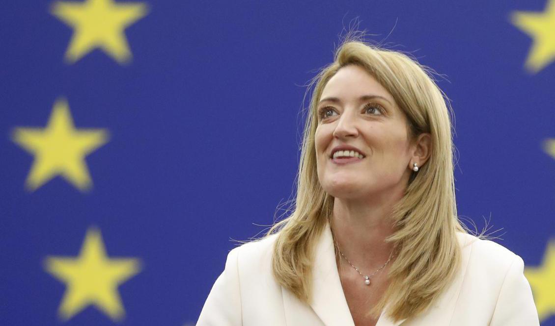 Roberta Metsola från konservativa Nationalistpartiet på Malta gläds efter att ha valts till talman i EU-parlamentet. Foto: Jean-Francois Badias/AP/TT
