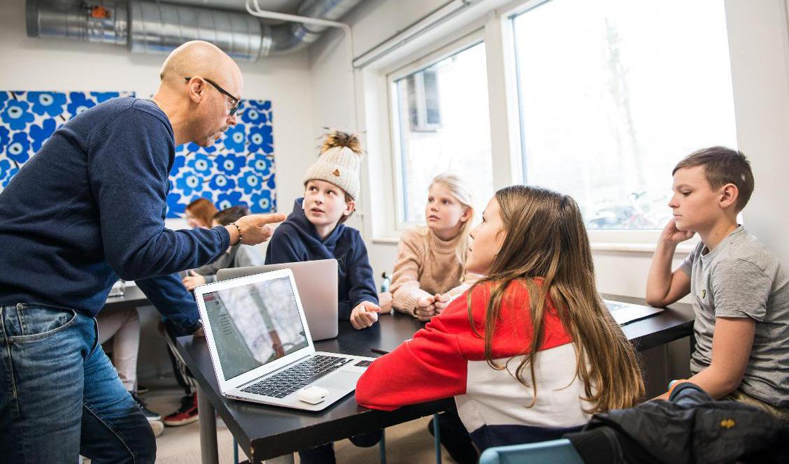 Hur få till undervisningen i dag? Skolorna har stora utmaningar då många lärare och elever är sjuka eller sitter i karantän. Arkivbild. Foto: Alexander Olivera/TT