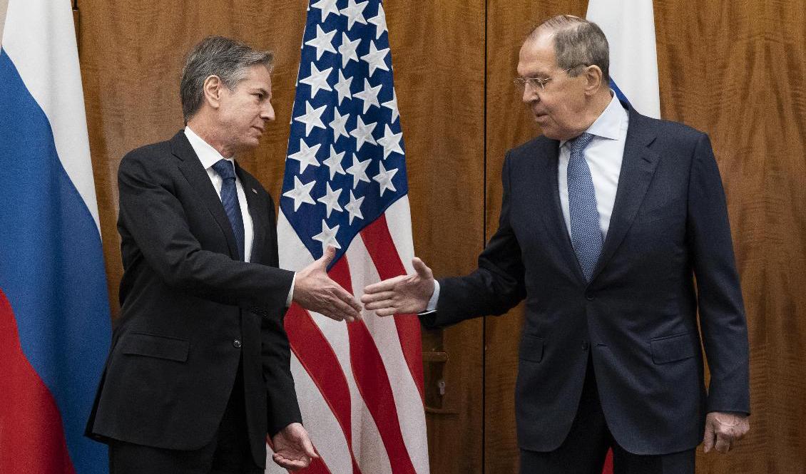 USA:s utrikesminister Antony Blinken och hans ryske motpart Sergej Lavrov inleder mötet i Genève. Foto: Alex Brandon/AP/TT