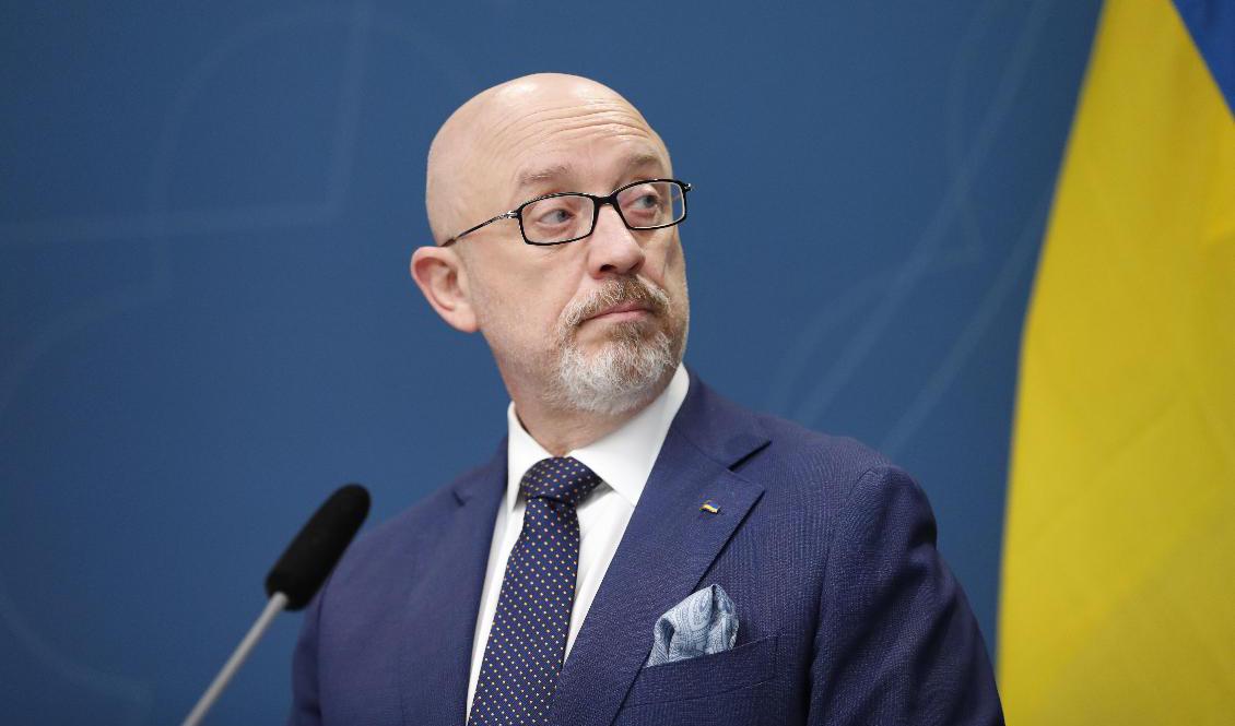 Ukrainas försvarsminister Oleksij Reznikov manar landets invånare till lugn i ett framträdande i parlamentet. I december besökte han Sverige för samtal med försvarsminister Peter Hultqvist. Arkivfoto. Foto: Christine Olsson/TT