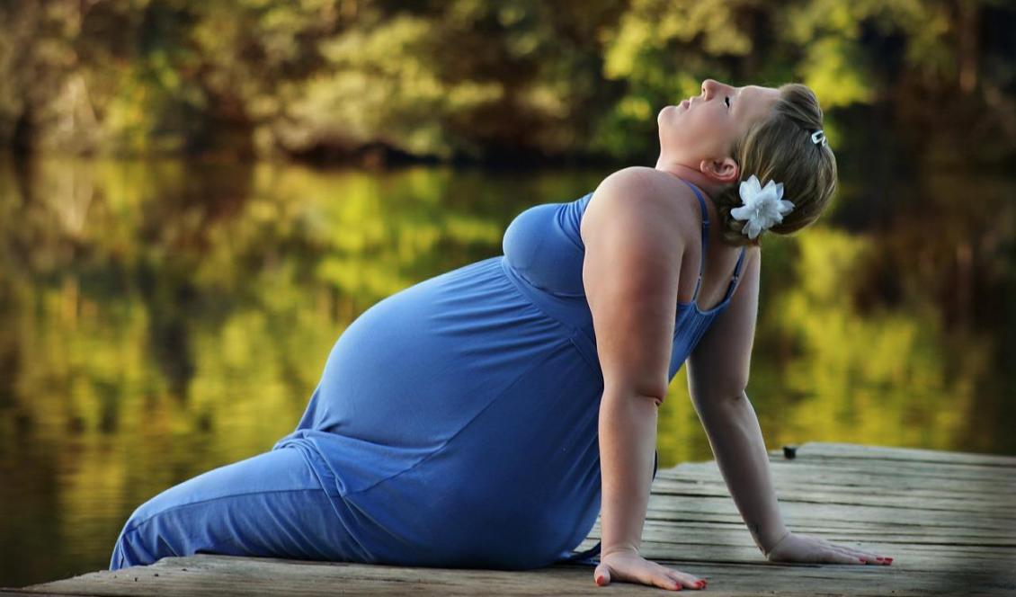 Idag är det vanligt att man väljer att få barn senare trots att den naturliga fertiliteten minskar med åldern. Foto: Pixabay