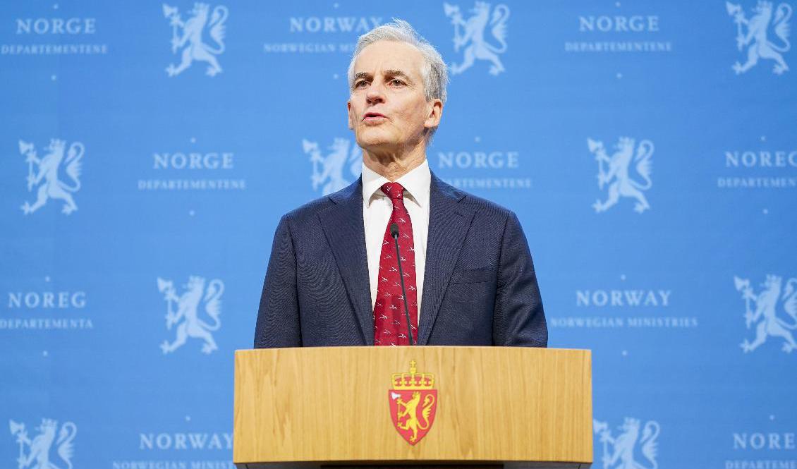 Jonas Gahr Støre motiverar beslutet delvis med att omikronvarianten skiljer sig från tidigare varianter. Foto: Håkon Mosvold Larsen/NTB/TT