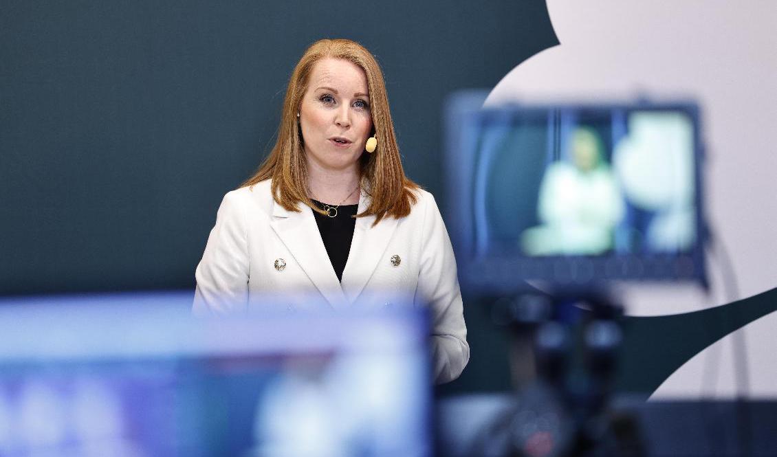 Centerpartiets ledare Annie Lööf höll ett digitalt tal från Linköping till partiets kommun- och regionpolitiker runt om i landet. Foto: Stefan Jerrevång/TT