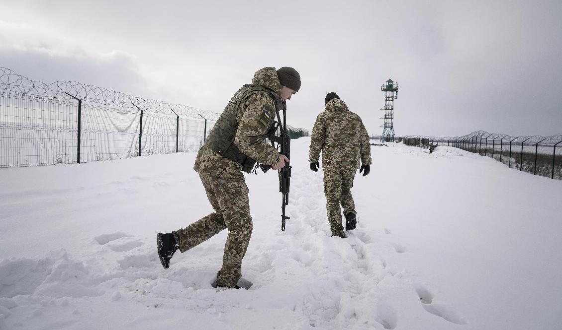 Flera världsledare har försökt lösa Ukrainakrisen med diplomatiska samtal. Bild från ukrainska gränspatruller som vaktar gränsen till Ryssland. Arkivbild. Foto: Evgeniy Maloletka