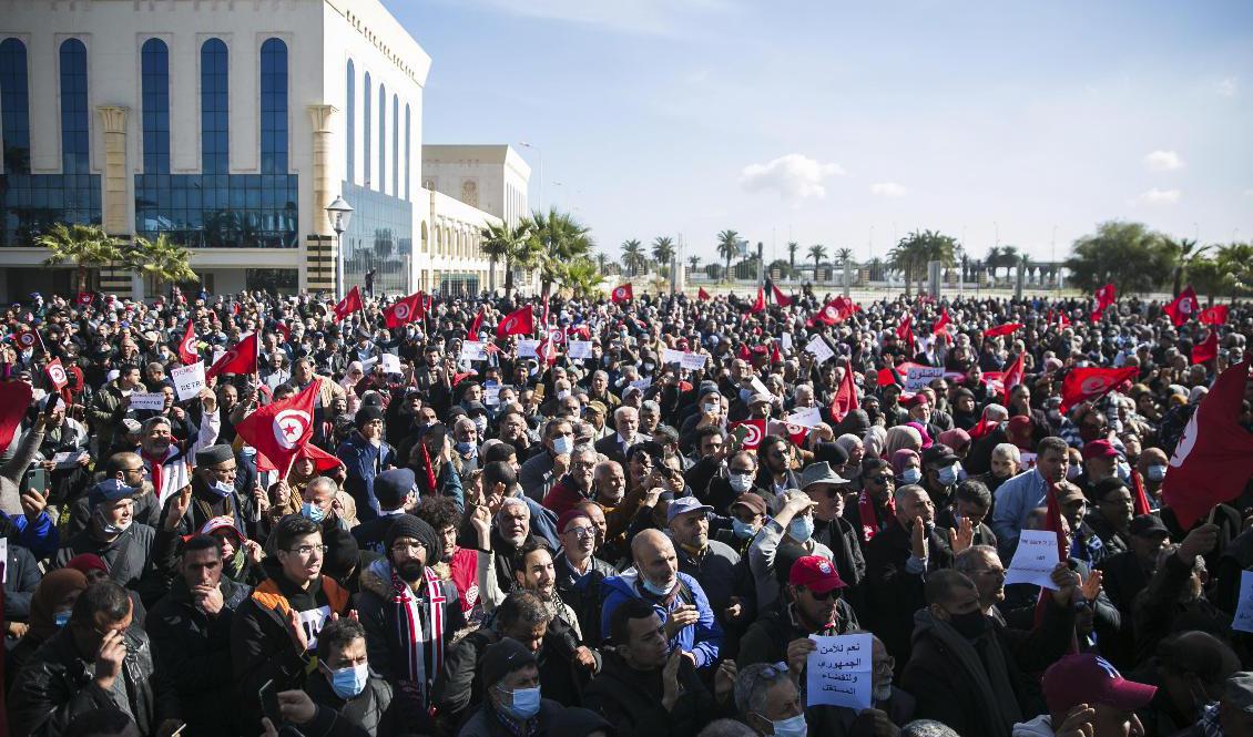 Bild från demonstrationen i Tunis. Foto: Hassene Dridi/AP/TT