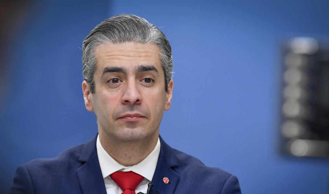 Energiminister Khashayar Farmanbar (S) säger att regeringen inom kort ansöker om ett tioårigt skatteundantag för biodrivmedel hos EU-kommissionen. Arkivbild. Foto: Jessica Gow/TT