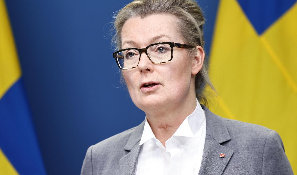 Skolminister Lina Axelsson Kihlblom (S) vid pressträffen där de nya förslagen om "ett mer likvärdigt och rättvist skolval" presenteras. Foto: Stefan Jerrevång/TT