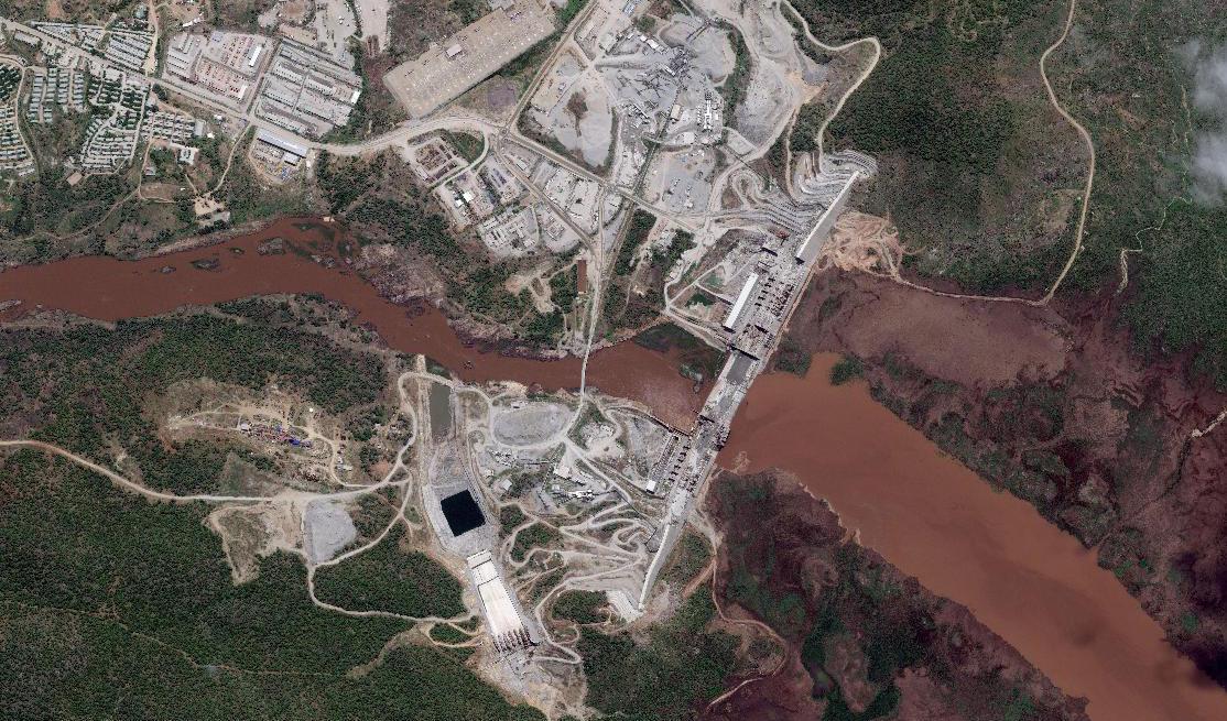 Satellitbild över dammområdet tagen 2020. Foto: Maxar/AP/TT