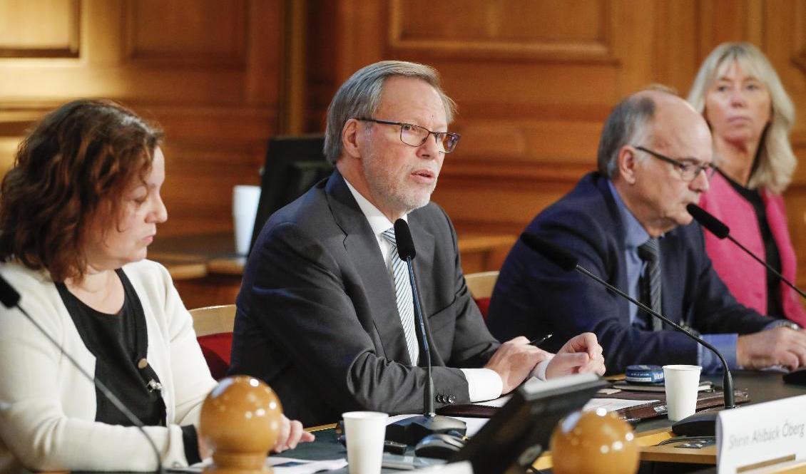 Coronakommissionens ordförande Mats Melin i samband med att kommissionen presenterade sitt andra delbetänkande i riksdagen i höstas. Arkivbild. Foto: Christine Olsson/TT