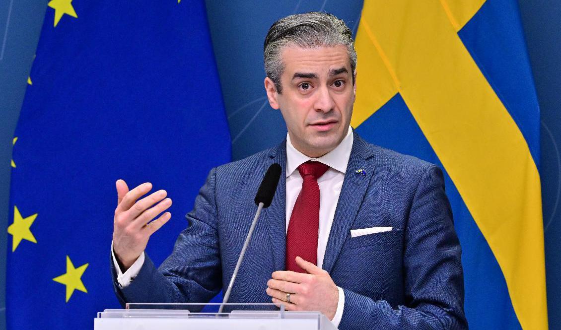 Energiminister Khashayar Farmanbar (S) på en pressbriefing om energisäkerhetsläget i EU, med anledning av det allvarliga säkerhetspolitiska läget. Foto: Jonas Ekströmer/TT