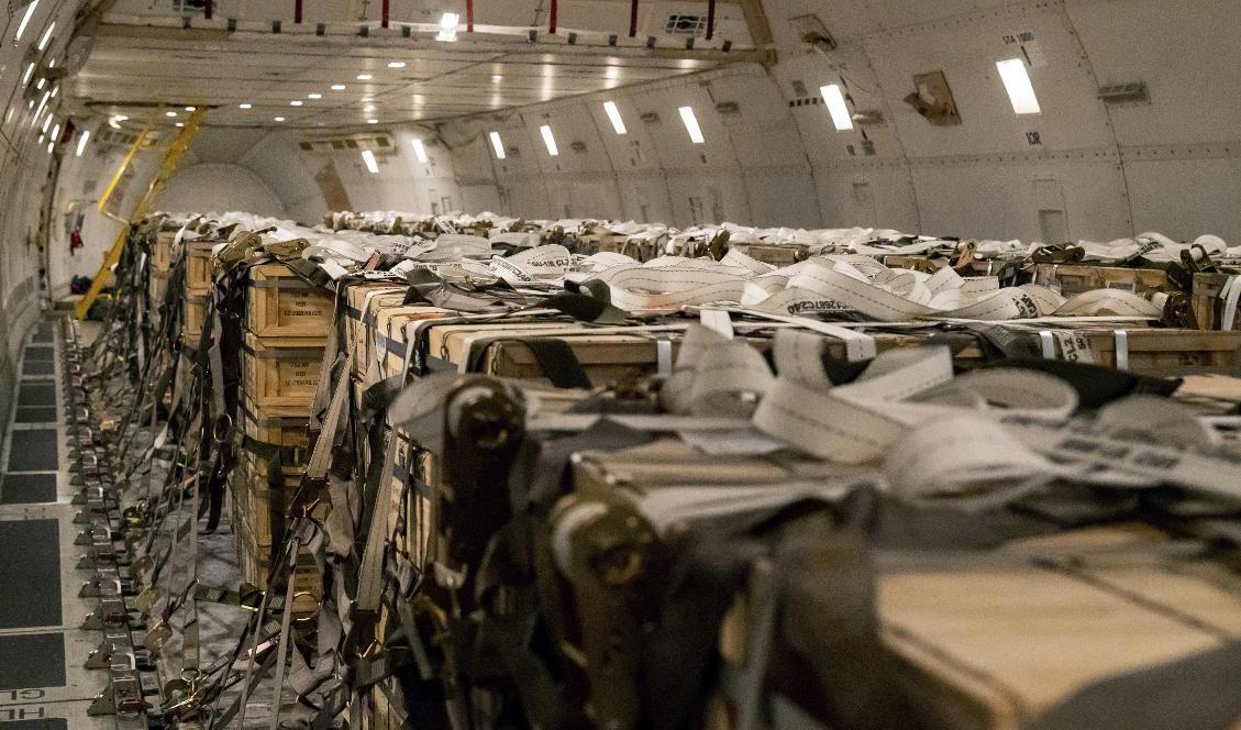 En last med ammunition som levererades från USA till Ukraina redan i januari, innan Rysslands invasion. Arkivbild. Foto: Senior Airman Stephani Barge/AP/TT