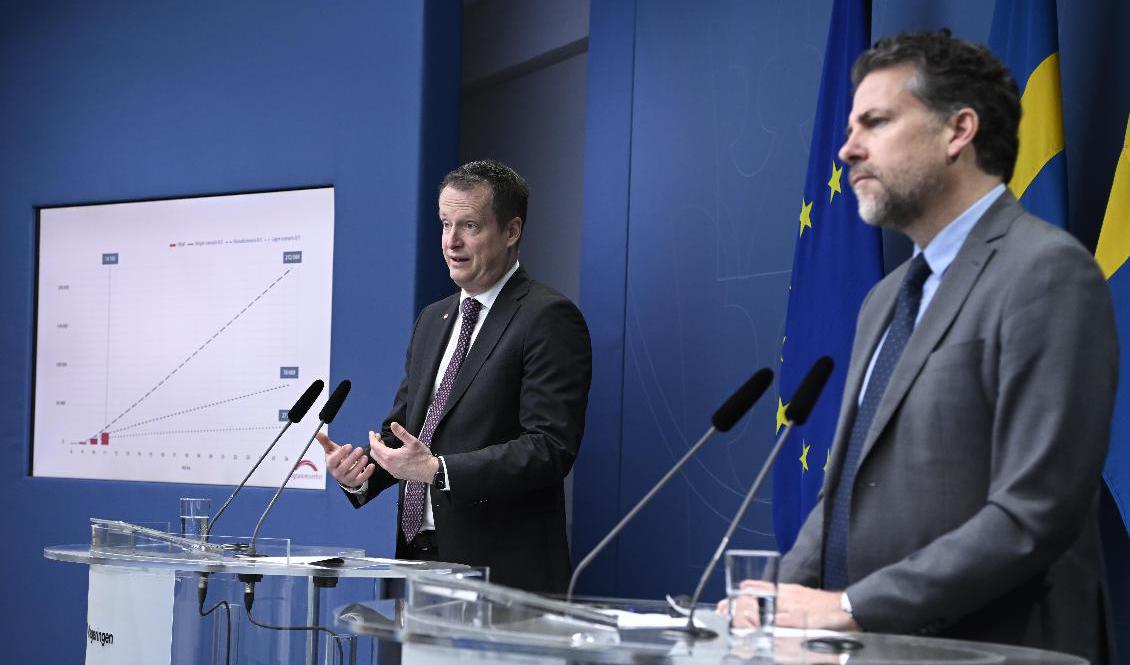 Integrations- och migrationsminister Anders Ygeman (S) håller pressträff tillsammans med Migrationsverkets generaldirektör Mikael Ribbenvik. Foto: Anders Wiklund/TT