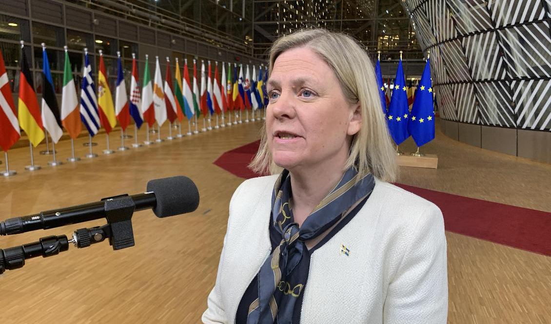 Statsminister Magdalena Andersson (S) säger att hon tog upp oppositionens krav på helt slopad energiskatt i tre månader på diesel och bensin på EU-toppmötet, men fick inte det stöd som behövs. Foto: Lars Larsson/TT