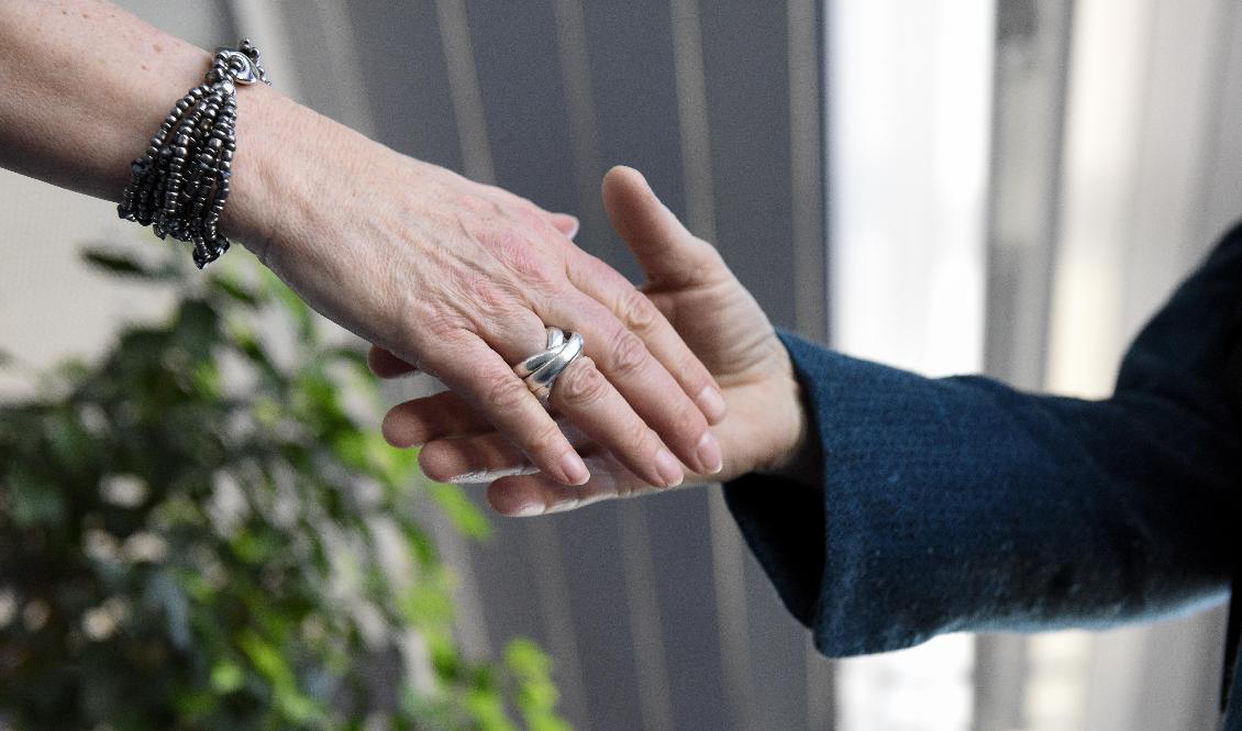 Trelleborgs beslut om att inte anställa personer om de vägrar ta i hand är olagligt, enligt förvaltningsrätten. Foto: Anders Wiklund/TT