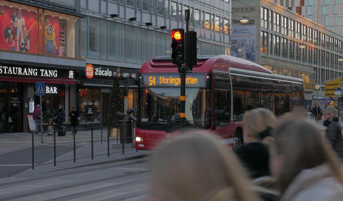 Trots skenande bensinpriser är det biljettpriset för lokaltrafik som ökat mest de senaste tjugo åren. Foto: Bilbo Lantto/Epoch Times. Arkivbild