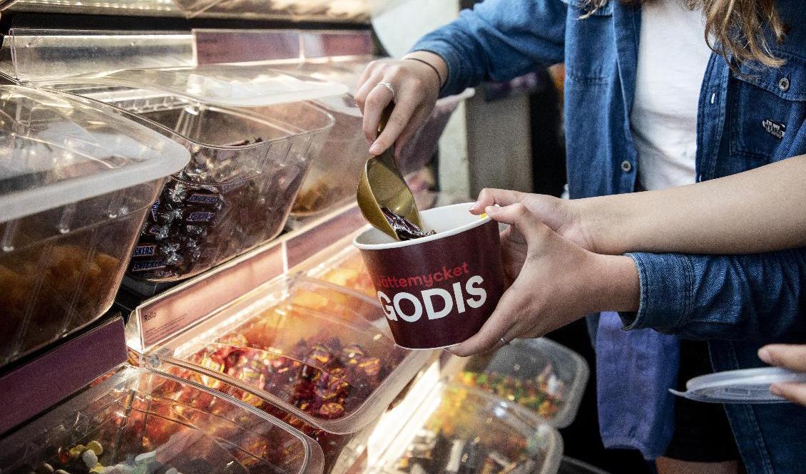 Biografkedjan Filmstaden vill inte längre att besökarna ska ta med eget godis och snacks till bion. Arkivbild. Foto: Christine Olsson/TT