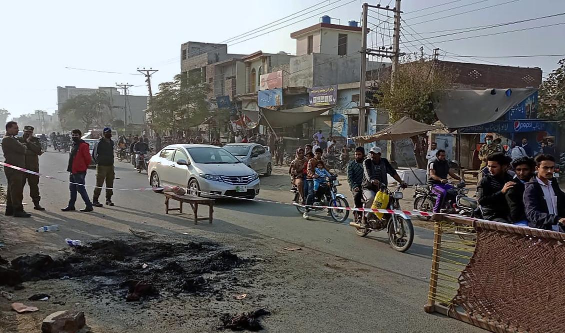 Mannen mördades av en uppretad folkmassa utanför sin fabrik i Sialkot i Pakistan. Foto: Shahid Akram/AP/TT