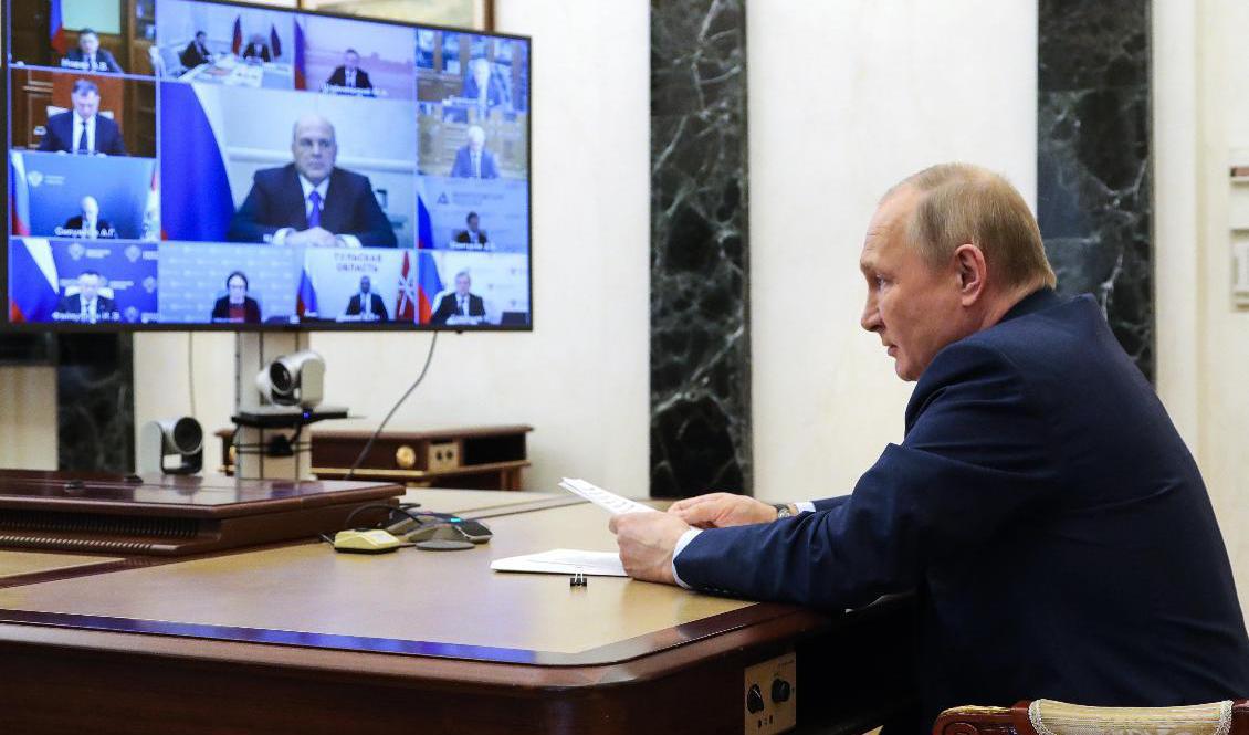 Rysslands president Vladimir Putin i videokonferensmöte på onsdagen. Foto: Mikhail Klimentyev/Ryska presidentkansliet via Sputnik, via AP/TT