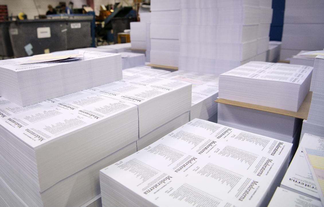 Över 710 miljoner valsedlar för knappt åtta miljoner väljare. Inte ett hållbart system, menar skribenterna. Arkivbild. Foto: Johan Nilsson/TT