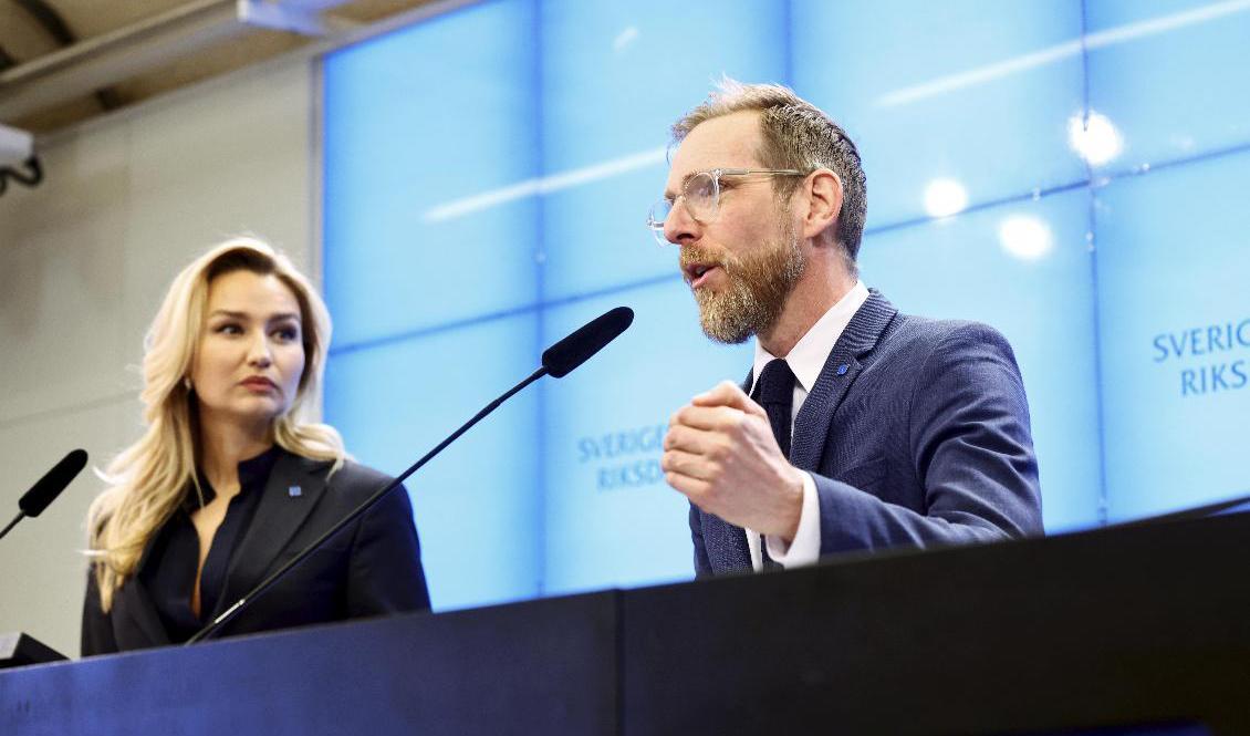 Kristdemokraternas partiledare Ebba Busch och den ekonomisk-politiske talespersonen Jakob Forssmed. Foto: Stefan Jerrevång/TT