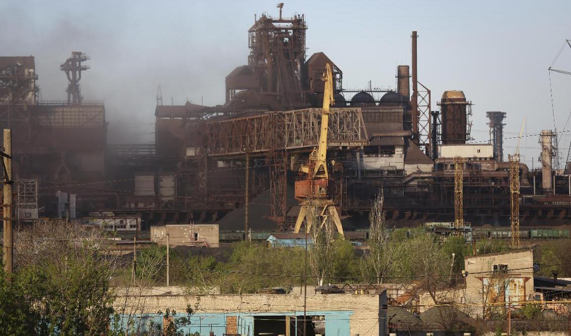 Ukraina försöker få ut sårade soldater från stålverket Azovstal i Mariupol. Arkivbild. Foto: Alexei Alexandrov/AP/TT
