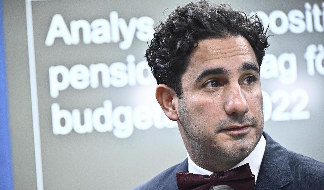 Socialförsäkringsminister Ardalan Shekarabi (S) hoppas ännu kunna göra upp med oppositionen om en kompromiss om pensionstillägg. Arkivbild. Foto: Claudio Bresciani/TT