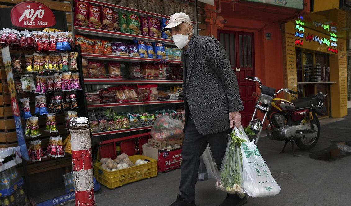 Höjda matpriser har triggat i gång protester i ett tiotal städer. Bild från 11 maj. Foto: Vahid Salemi/AP/TT