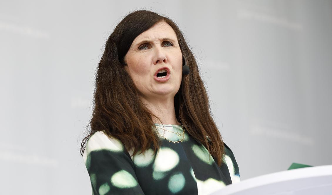 Miljöpartiets språkrör Märta Stenevi (MP) talade på fredagen under Järvaveckan på Spånga idrottsplats. Foto: Johan Jeppsson/TT