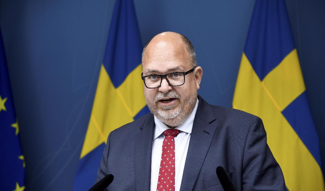 Näringsminister Karl-Petter Thorwaldsson (S) meddelade på en pressträff att staten minskar sitt ägande i SAS. Foto: Lars Schröder/TT