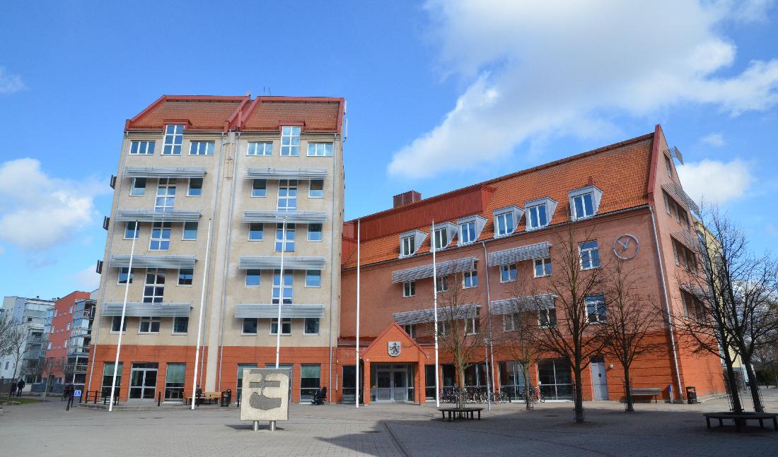 Upprördhet har från flera håll demonstrerats över Staffanstorps kommuns beslut att vägra ta emot kvotflyktingar. Men vad säger lagen och hur vågar man? Foto: Staffanstorps kommun