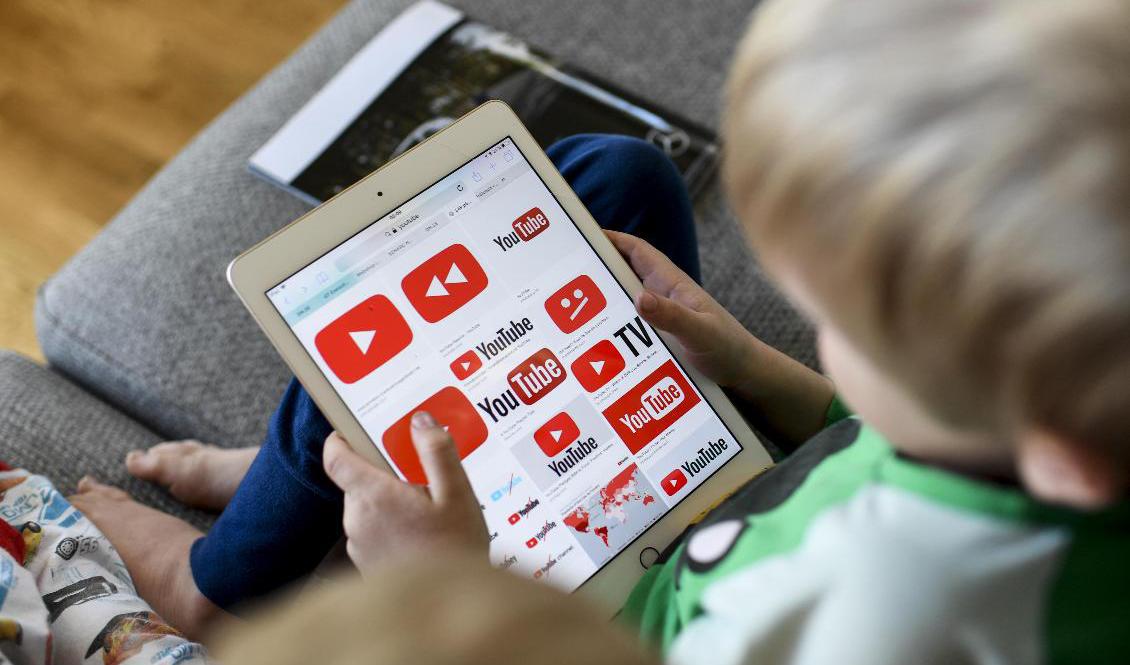 För mycket skärmtid är inte bra för små barn. Det anser en grupp forskare. Arkivbild. Foto: Pontus Lundahl/TT