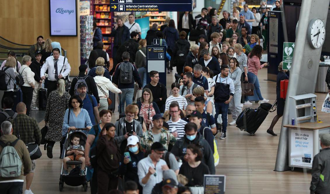 "En exceptionell åtgärd" – öppnandet av terminal 4 väntas avlasta köerna. Arkivbild. Foto: Ali Lorestani/TT