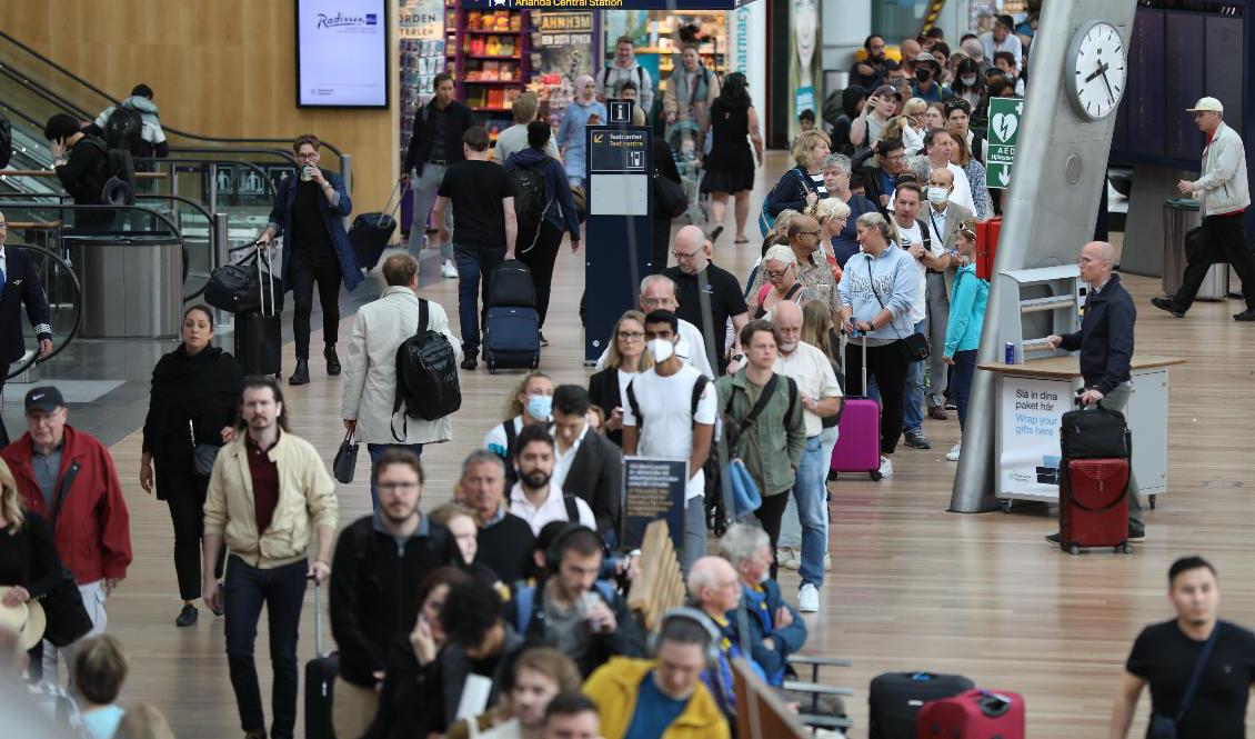 Långa köer på terminal 5 på Arlanda. Foto: Ali Lorestani/TT