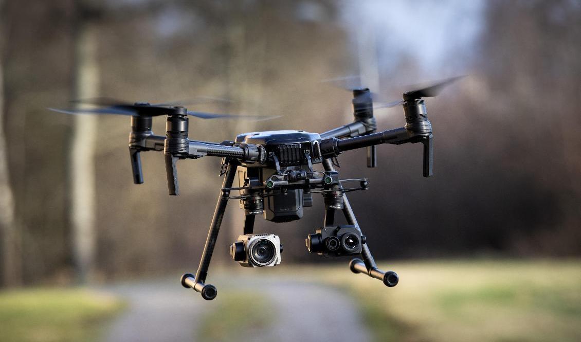 Polisen använder drönare i sökandet efter den misstänkte pojken. Arkivbild. Foto: Pontus Lundahl/TT