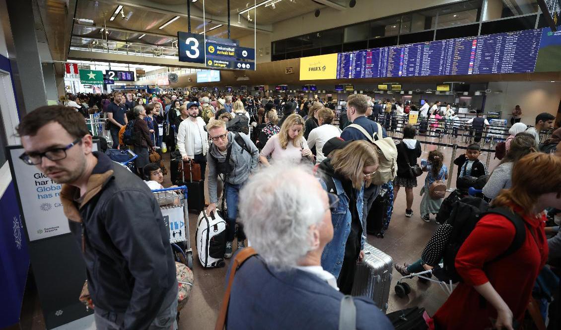 De långa köerna på terminal 5 på Arlanda fortsätter. Arkivbild. Foto: Ali Lorestani/TT