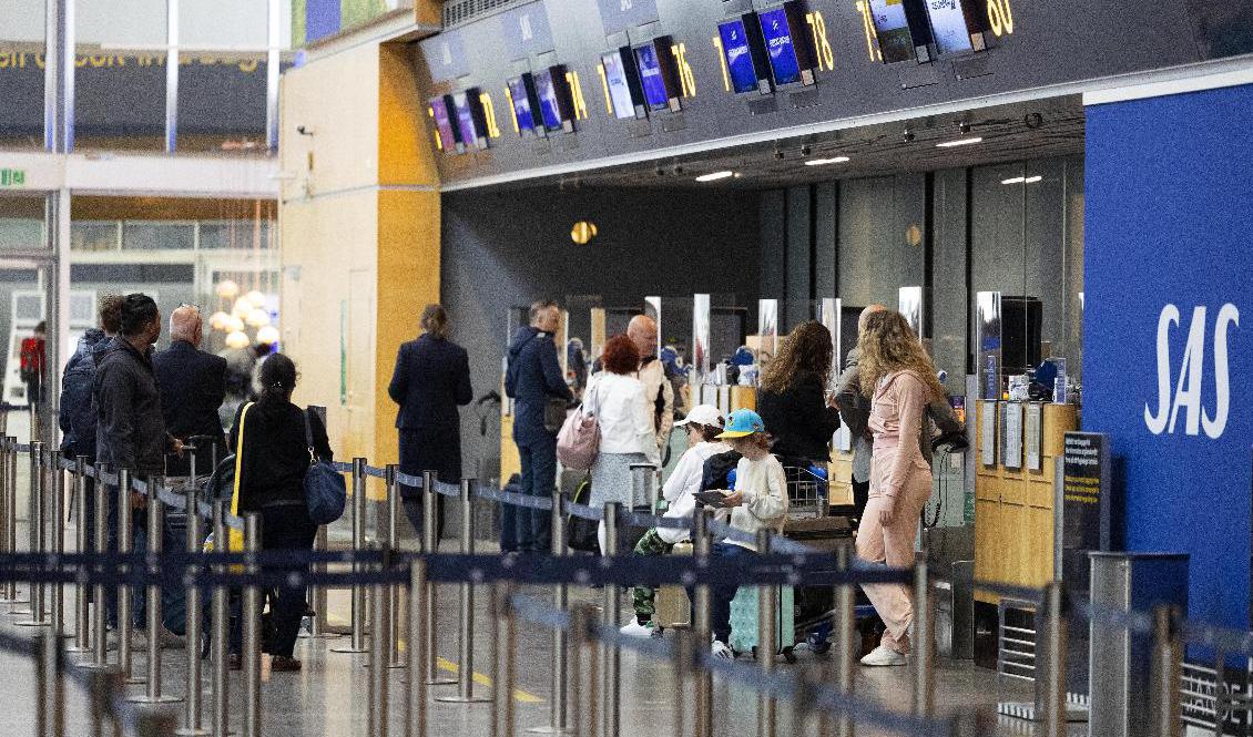 Passagerare i kö vid incheckningen på Arlanda flygplats. Bilden togs i början av juni. Foto: Fredrik Persson/TT